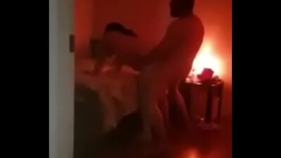 شرموطة بتتناك في طيزها