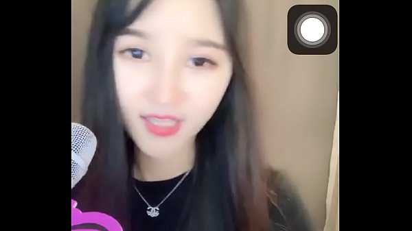 Hot girl Trung Quốc 2k livestream Uplive lộ hàng to