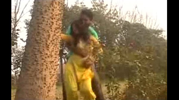 Pakistani babe takes it in the ass