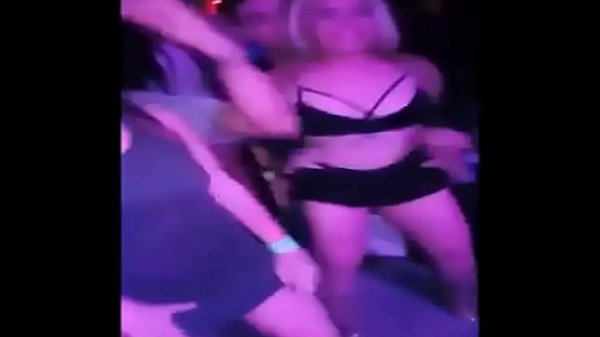 Rico perreo y follando con venecas despues de discoteca – nightlifeporn.com