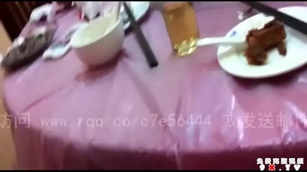 饭店包间里大胆口爆