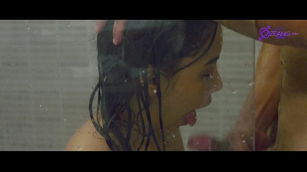 joven de 18 años tienes sexo con el fontanero en la ducha