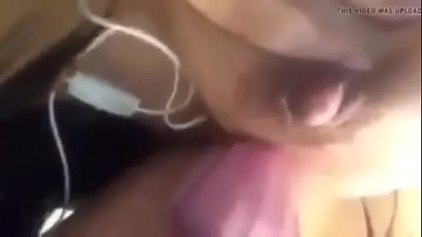 فتاة مغربية تصور فيديو لحبيبها و تقول بغيتك تخشيه يا كامل احبي   http://linkshrink.net/7pagz1