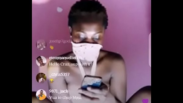 Nigerian girl twerk on Instagram live 2