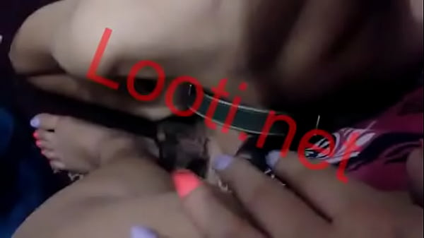 تو چی منی؟ من سگ شمام (لیسیدن پاشنه پای میسترس نیکا و شلاق خوردن )