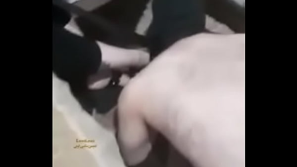 کفشم رو دربیار قشنگ پام رو لیس بزن (لیسیدن پاهای میسترس ندا و شلاق خوردن)