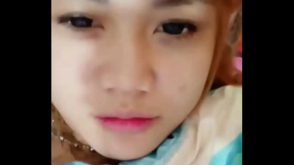 Indonesia girl nip slip opps