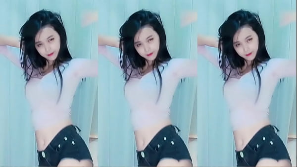 Gái Trung Quốc nhảy mái nhà đang cháy