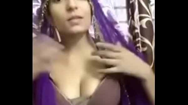 Indian babe showed her big tit on webcamm
