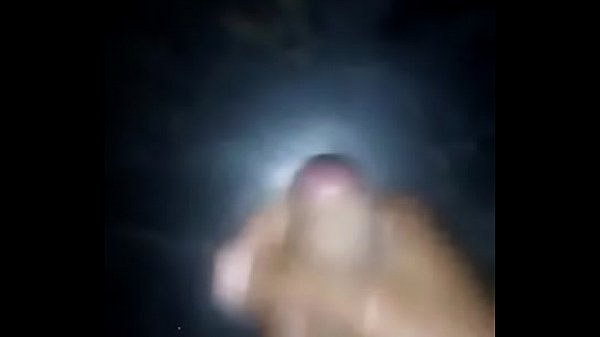 Otro venezolano se corre la paja para mi.