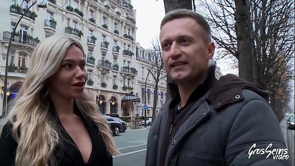 Subil, mannequin russe, défile en lingerie avant une bonne baise