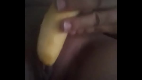 Venezolana se masturba con un maduro