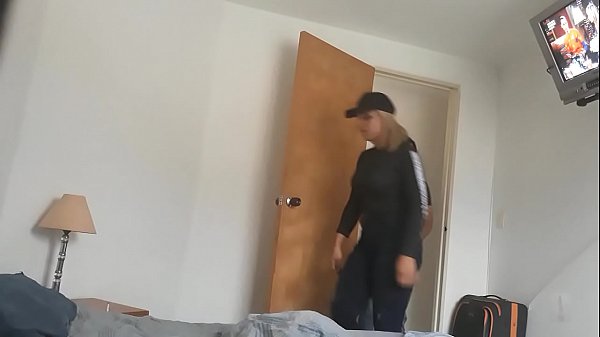 Venezolana me hace sexo oral antes de ir a trabajar