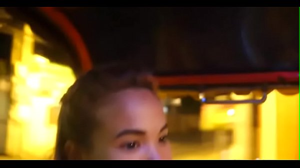 Thai girl with enticing body curves gets bawdy cleft eaten